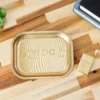 Coffret cadeau comprenant un plateau à rouler et un briquet