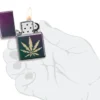 Feuille de cannabis irisée