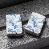 Motif « carpes koï » en porcelaine Motif « carpes koï » en porcelaine