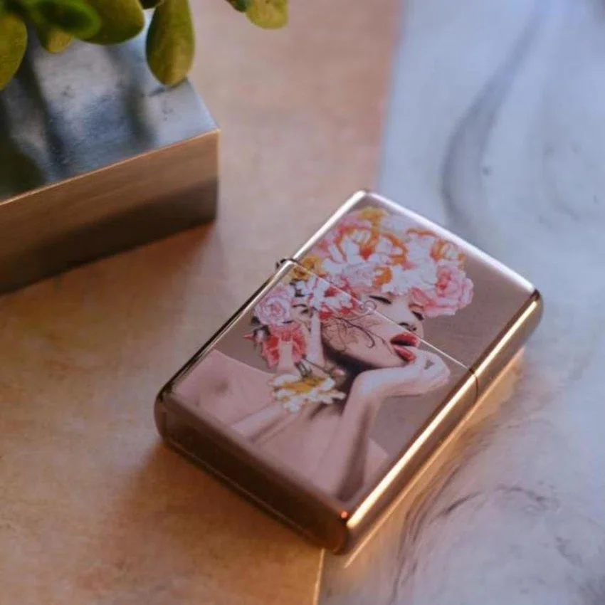 Motif « Femme aux fleurs » Motif « Femme aux fleurs »