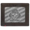 Portefeuille en cuir moka – Motif « Spade Skull » sur plaque métallique